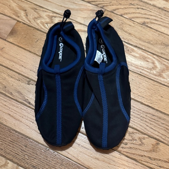 New Oxide Men's Black Blue Protective Water Shoes - rubber bottom for beach/pool - Picture 1 of 6